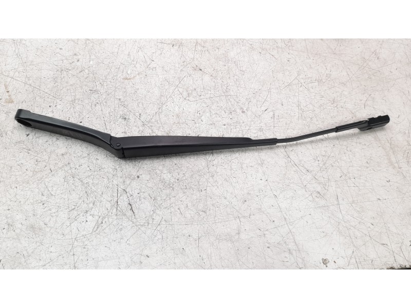 Recambio de brazo limpia delantero derecho para seat ateca (khp) style go referencia OEM IAM 576955409A  