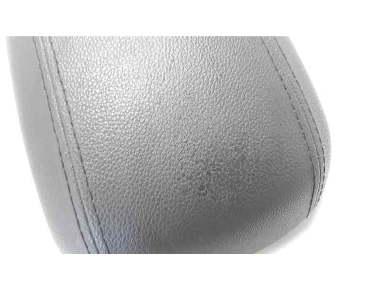 Recambio de apoyabrazos central para chevrolet cruze lt referencia OEM IAM APOYABRAZOS  