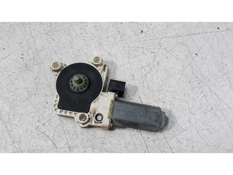 Recambio de motor elevalunas trasero derecho para mercedes-benz clase e (w211) berlina 2.6 cat referencia OEM IAM A211820232  