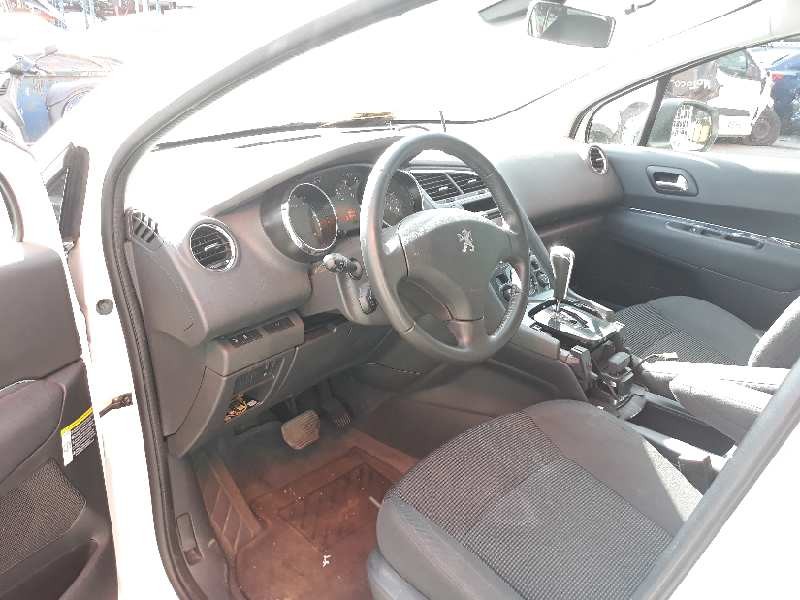 peugeot 5008 del año 2015