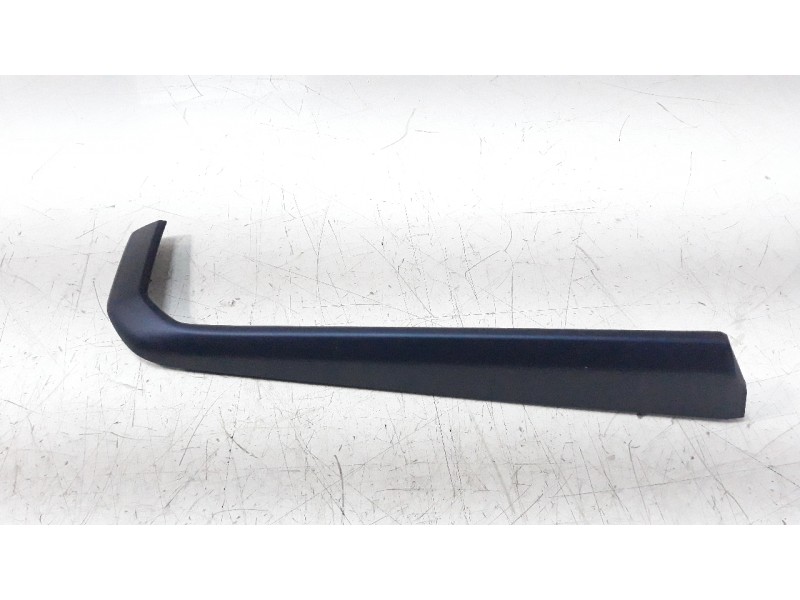 Recambio de moldura para volkswagen polo 1.0 tsi referencia OEM IAM 2G1863052  