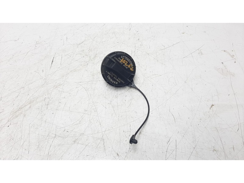 Recambio de tapon combustible para kia cee´d concept referencia OEM IAM 310103X000  