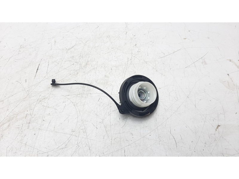 Recambio de tapon combustible para kia cee´d concept referencia OEM IAM 310103X000  