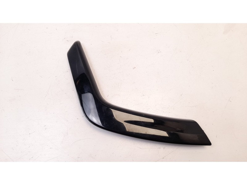Recambio de moldura para peugeot 208 1.6 blue-hdi fap referencia OEM IAM 9676395077  