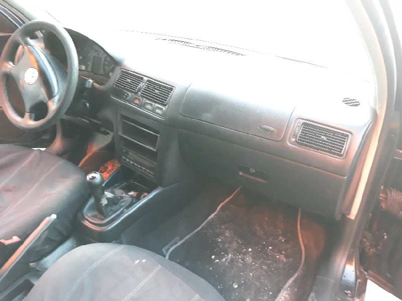 volkswagen golf iv berlina (1j1) del año 2001