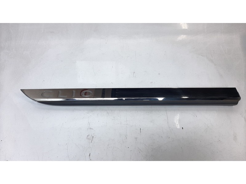 Recambio de moldura para renault clio v zen referencia OEM IAM 828760551R  