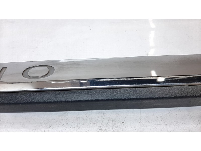 Recambio de moldura para renault clio v zen referencia OEM IAM 828760551R  
