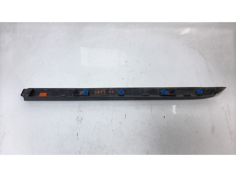 Recambio de moldura para renault clio v zen referencia OEM IAM 828760551R  