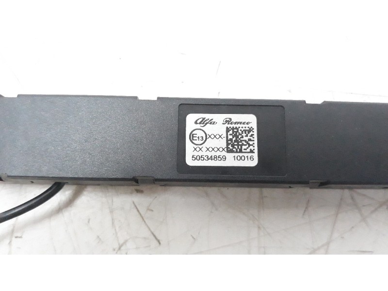 Recambio de antena para alfa romeo giulia (952) 2.2 jtdm cat referencia OEM IAM 50534859  