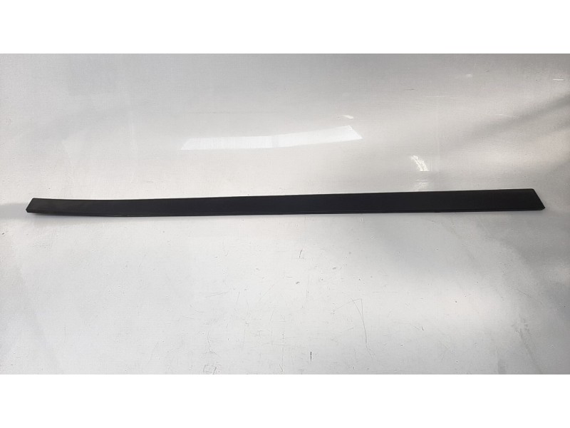 Recambio de moldura para hyundai tucson 1.6 cat referencia OEM IAM 87721D7000  