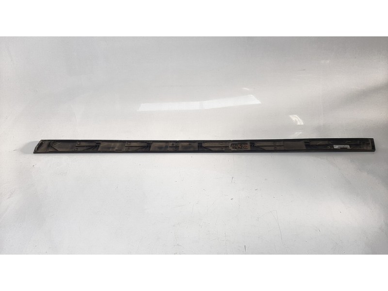 Recambio de moldura para hyundai tucson 1.6 cat referencia OEM IAM 87721D7000  