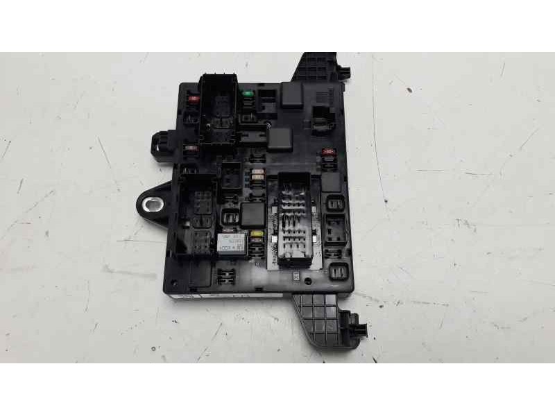 Recambio de caja reles / fusibles para opel zafira tourer 2.0 16v cdti referencia OEM IAM 13368651 365927271 