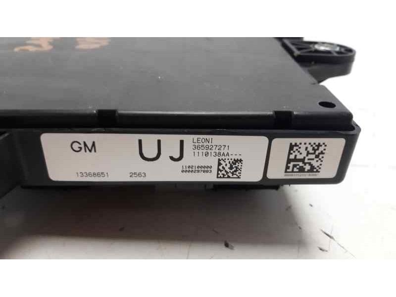 Recambio de caja reles / fusibles para opel zafira tourer 2.0 16v cdti referencia OEM IAM 13368651 365927271 