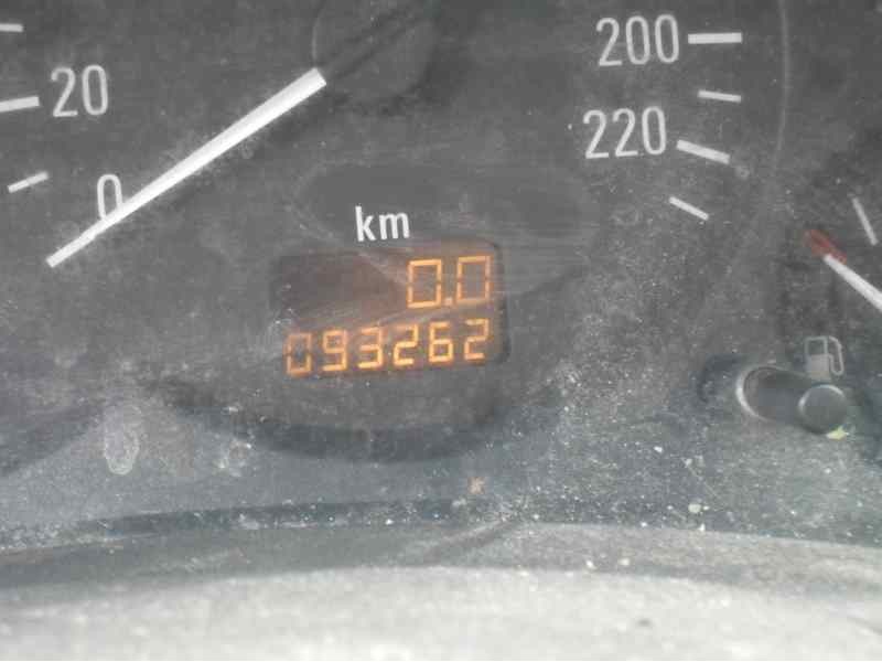 opel corsa c del año 2000