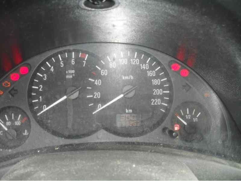 opel corsa c del año 2000