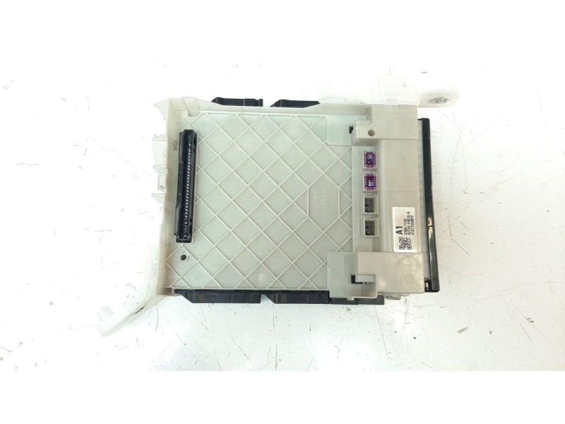 Recambio de caja reles / fusibles para toyota c-hr referencia OEM IAM 82730F4010B  