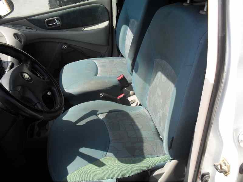 nissan almera tino (v10m) del año 2001