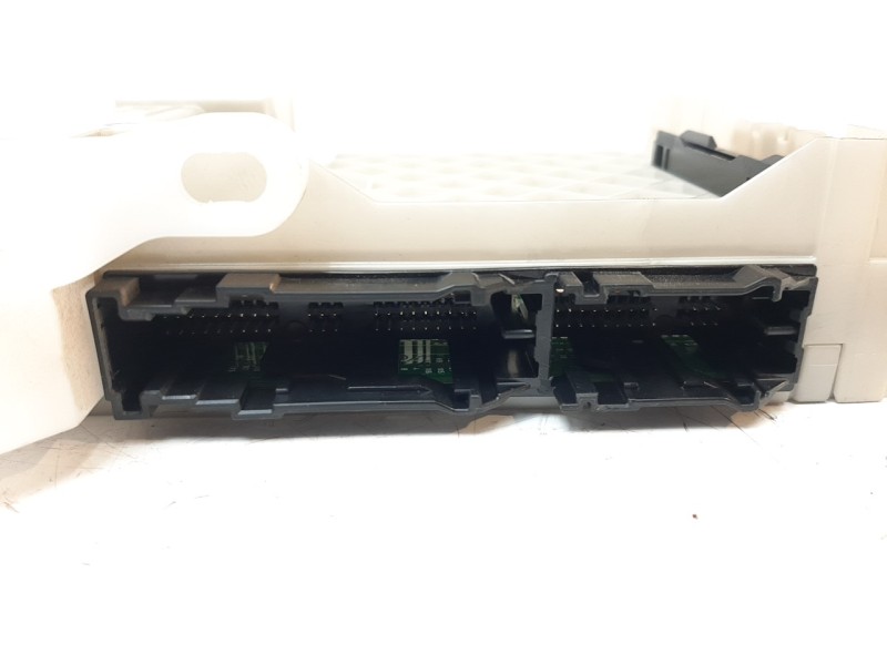 Recambio de caja reles / fusibles para toyota c-hr referencia OEM IAM 82730F4010B  