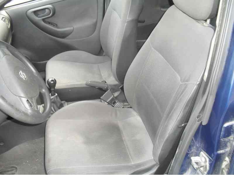 opel corsa c del año 2000