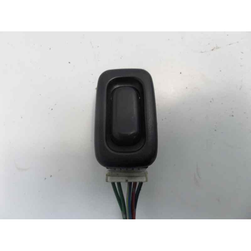 Recambio de mando elevalunas trasero derecho para mazda 323 berlina c/f/s (ba) 1.5 glx c referencia OEM IAM   