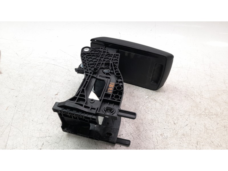 Recambio de apoyabrazos central para seat ateca (khp) style go referencia OEM IAM 575864207J  