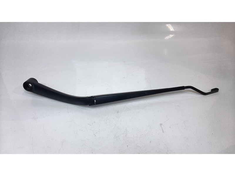 Recambio de brazo limpia delantero derecho para hyundai tucson 1.6 cat referencia OEM IAM 98321D3000  