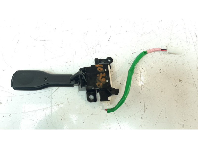 Recambio de mando volante para toyota c-hr referencia OEM IAM   