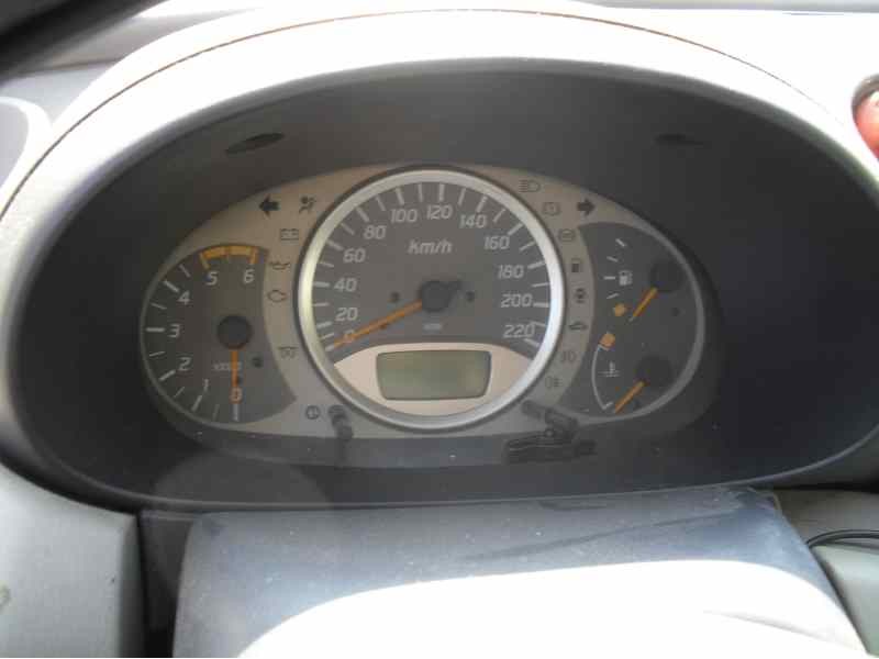 nissan almera tino (v10m) del año 2001