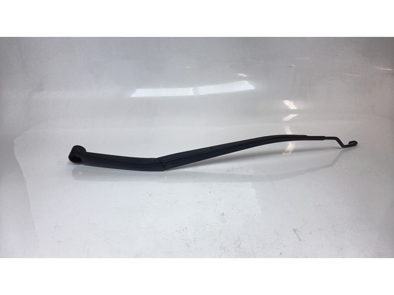 Recambio de brazo limpia delantero izquierdo para hyundai tucson 1.6 cat referencia OEM IAM 98311D7000  