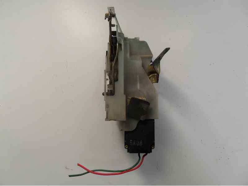 Recambio de cerradura puerta trasera izquierda para mazda 323 berlina c/f/s (ba) 1.5 glx c referencia OEM IAM   