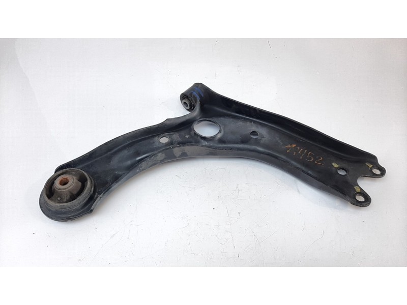 Recambio de brazo suspension inferior delantero izquierdo para hyundai tucson 1.6 cat referencia OEM IAM 54500D7000  