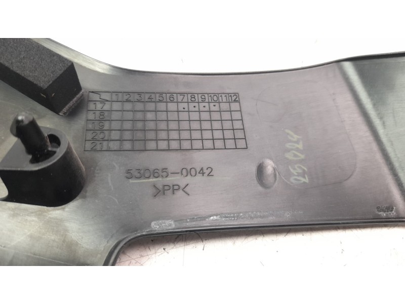 Recambio de moldura para kawasaki ninja 400 referencia OEM IAM 530650042  