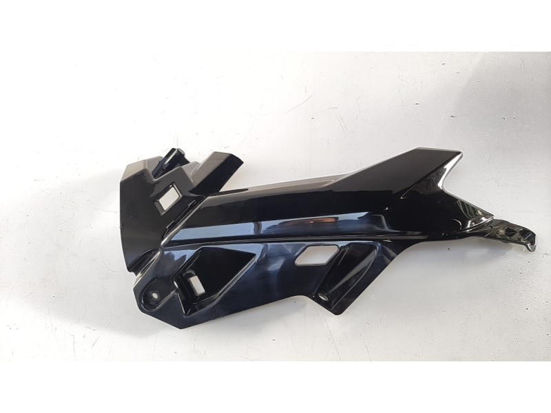 Recambio de moldura para honda adv 350 referencia OEM IAM 64550K2LD00  