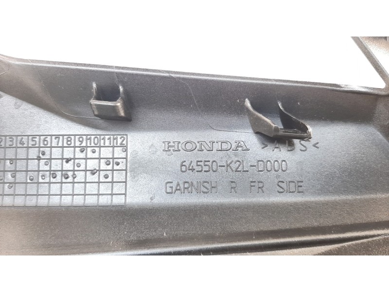 Recambio de moldura para honda adv 350 referencia OEM IAM 64550K2LD00  