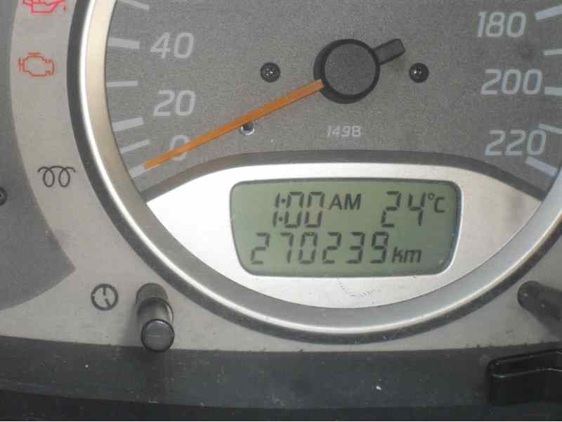nissan almera tino (v10m) del año 2001