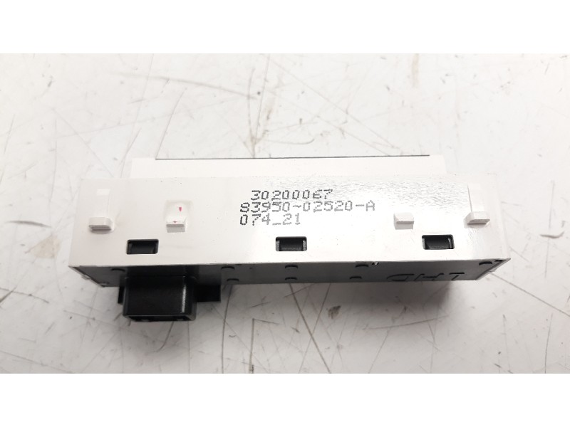 Recambio de pantalla multifuncion para toyota corolla (e21) referencia OEM IAM 8395002520  