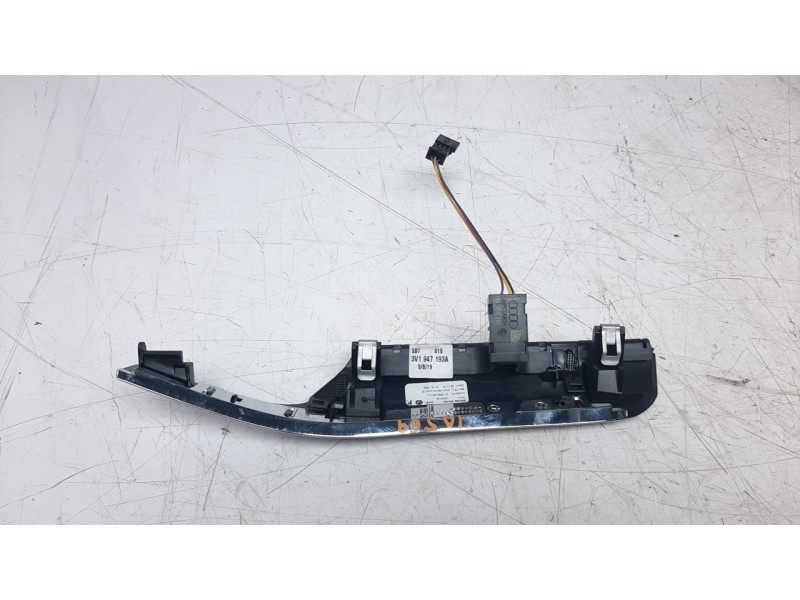 Recambio de moldura para skoda superb combi (3v5) 2.0 tdi referencia OEM IAM 3V1858415D  