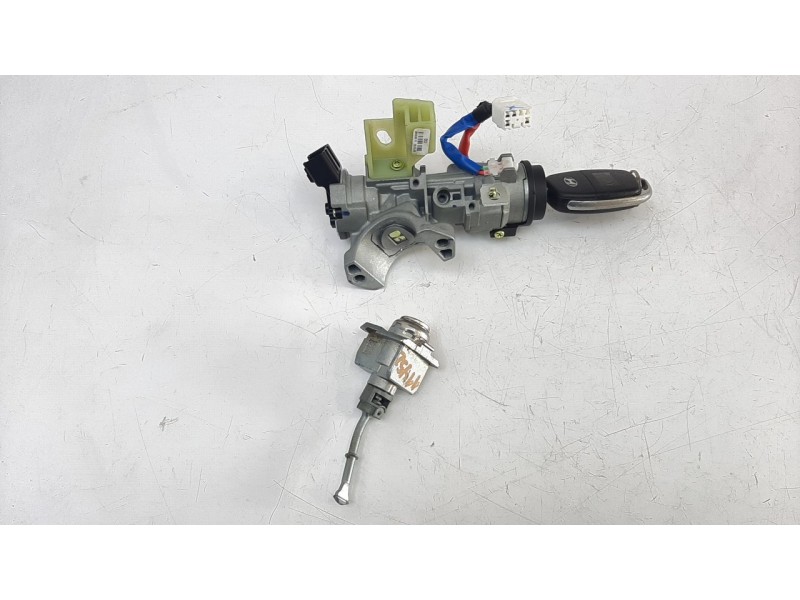 Recambio de conmutador de arranque para hyundai tucson 1.6 cat referencia OEM IAM 81900D3G00  