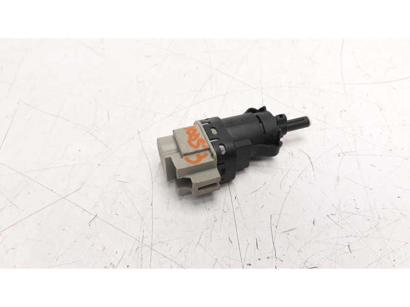 Recambio de interruptor para land rover evoque 2.2 td4 cat referencia OEM IAM BJ3213480AA  