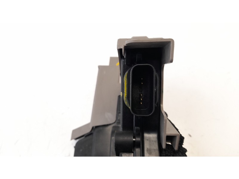 Recambio de cerradura puerta trasera derecha para kia xceed 1.0 tgdi cat referencia OEM IAM 81420J7300  