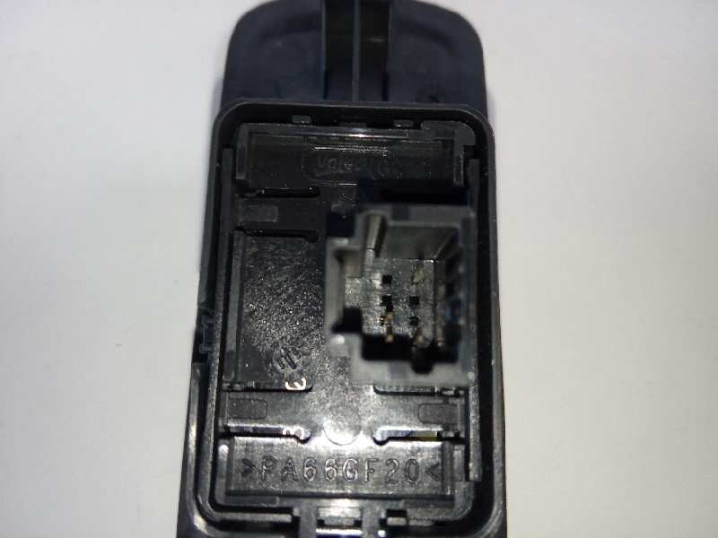 Recambio de mando elevalunas trasero izquierdo para renault scenic iii grand dynamique referencia OEM IAM 829500004R  