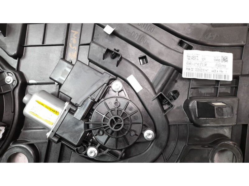 Recambio de elevalunas delantero derecho para hyundai tucson 1.6 cat referencia OEM IAM 82460D7010  