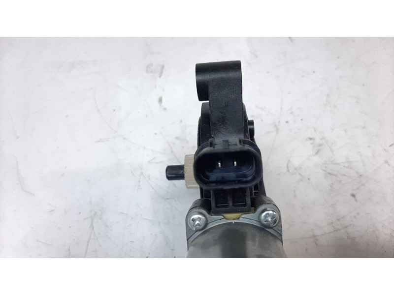 Recambio de motor elevalunas trasero derecho para hyundai tucson 1.6 cat referencia OEM IAM 83460D7000  