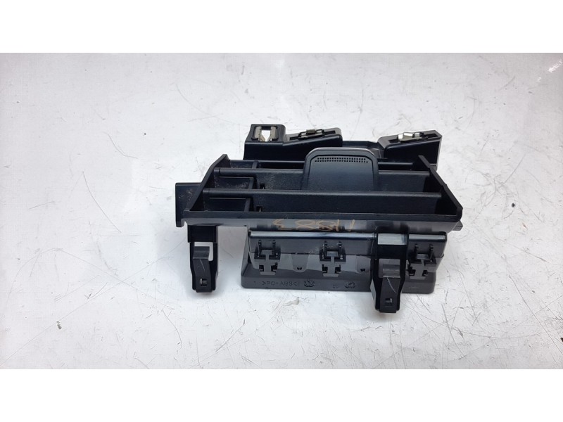 Recambio de aireador central izquierdo para renault clio v zen referencia OEM IAM 687515357R  