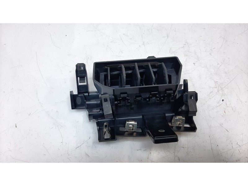 Recambio de aireador central izquierdo para renault clio v zen referencia OEM IAM 687515357R  