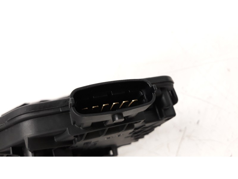 Recambio de cerradura puerta delantera izquierda para land rover discovery sport 2.0 td4 cat referencia OEM IAM FK72203A29AE  