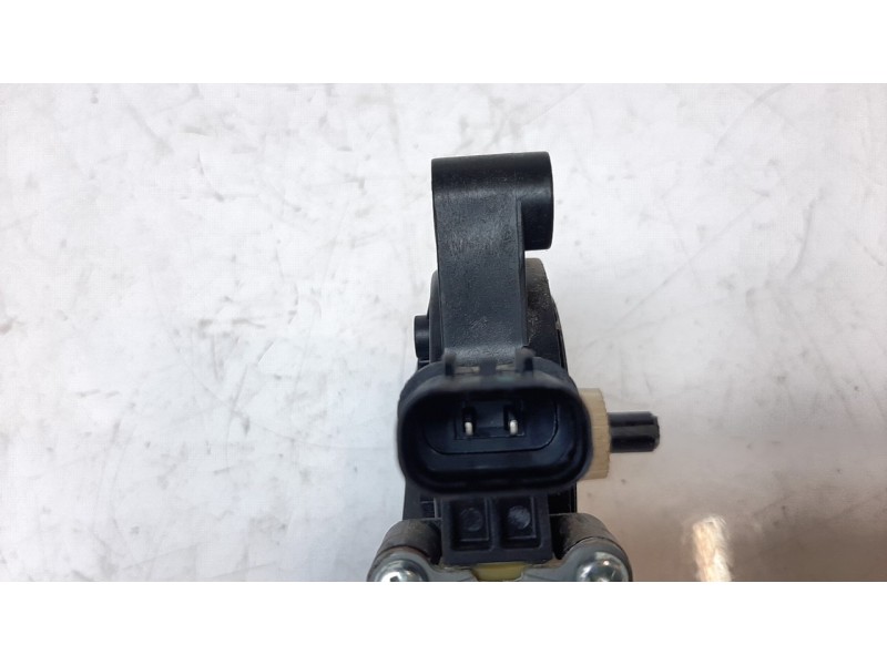 Recambio de motor elevalunas trasero izquierdo para hyundai tucson 1.6 cat referencia OEM IAM 83450D7000  