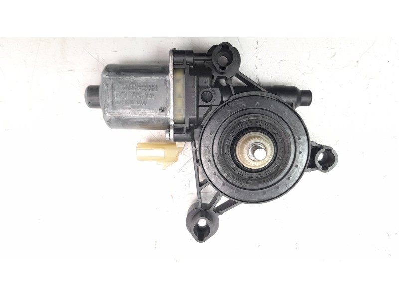 Recambio de motor elevalunas trasero derecho para jeep compass ii 2.0 m-jet cat referencia OEM IAM C54625  