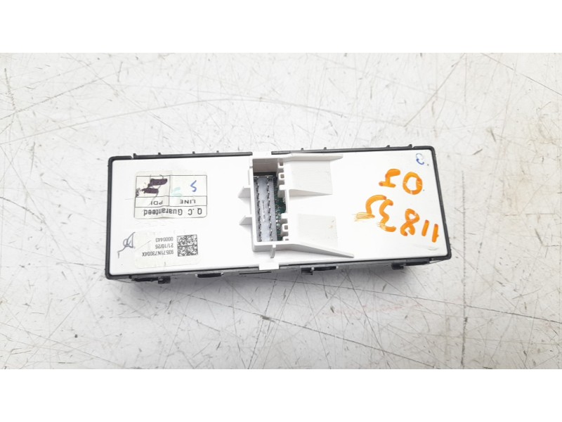 Recambio de mando elevalunas delantero izquierdo para hyundai tucson (nx) maxx 2wd referencia OEM IAM 93571N73004X  