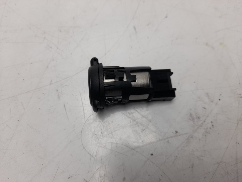 Recambio de cenicero para citroen c3 elle referencia OEM IAM 9801850877  